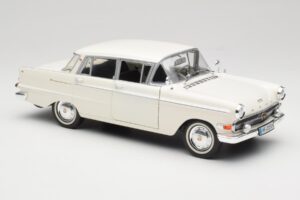Opel Kapitan P2 Alb Revell 1:18 08821-M1 Metal - imaginea 6 din 8