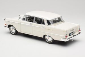 Opel Kapitan P2 Alb Revell 1:18 08821-M1 Metal - imaginea 7 din 8