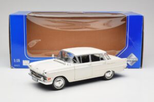 Opel Kapitan P2 Alb Revell 1:18 08821-M1 Metal - imaginea 8 din 8