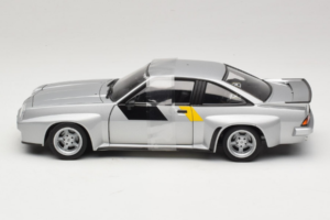 Opel Manta 400 Homologation Argintiu Revell 1:18 8491 Metal - imaginea 3 din 6