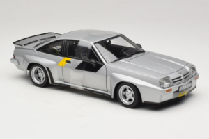 Opel Manta 400 Homologation Argintiu Revell 1:18 8491 Metal - imaginea 4 din 6