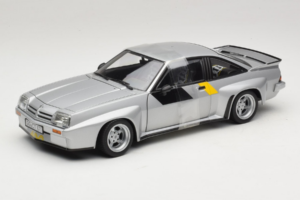 Opel Manta 400 Homologation Argintiu Revell 1:18 8491 Metal