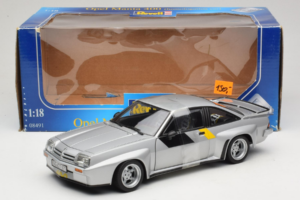 Opel Manta 400 Homologation Argintiu Revell 1:18 8491 Metal - imaginea 6 din 6