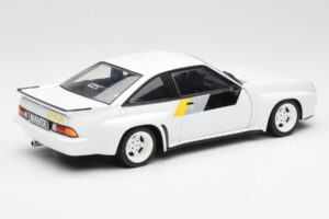 Opel Manta 400 Homologation Alb Revell 1:18 8819 Metal - imaginea 3 din 8