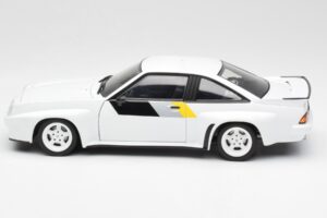 Opel Manta 400 Homologation Alb Revell 1:18 8819 Metal - imaginea 4 din 8