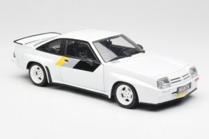Opel Manta 400 Homologation Alb Revell 1:18 8819 Metal - imaginea 6 din 8