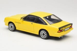 Opel Manta B GT/E Galben Revell 1:18 08421 Metal - imaginea 7 din 8