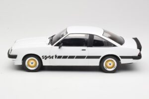 Opel Manta B Sport Alb MCG 1:18 MCG18237 Metal - imaginea 3 din 6