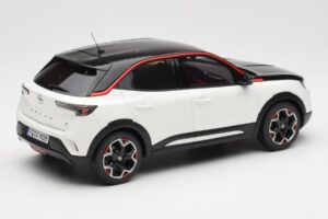 Opel Mokka-E GS Line Jada Alb Otto 1:18 OT1045 Rășină - imaginea 2 din 6