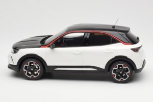 Opel Mokka-E GS Line Jada Alb Otto 1:18 OT1045 Rășină - imaginea 3 din 6