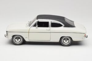 Opel Olympia A Coupe Alb Negru Revell 1:18 8446 Metal - imaginea 4 din 8