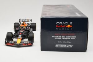 Oracle Red Bull Racing RB19 #1 M. Verstappen Winner Italian GP 2023 Minichamps 1:18 110231501 Metal - imaginea 6 din 6