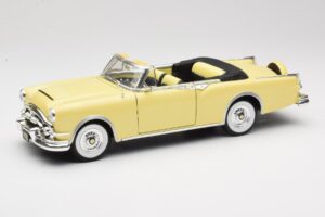 Packard Caribbean Cabriolet Galben Road Signature 1:18 92798 Metal