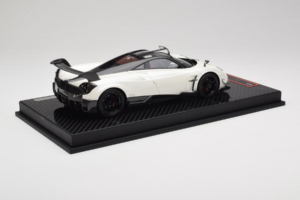 Pagani Huayra BC White Metallic Yy Model 1:18 REMC025 Rășină - imaginea 3 din 7