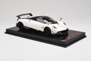 Pagani Huayra BC White Metallic Yy Model 1:18 REMC025 Rășină - imaginea 4 din 7