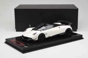 Pagani Huayra BC White Metallic Yy Model 1:18 REMC025 Rășină - imaginea 7 din 7