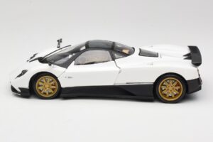 Pagani Zonda F Alb Mondo Motors 1:18 157655 Metal - imaginea 4 din 8