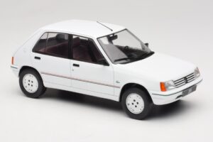 Peugeot 205 Alb MCG 1:18 MCG18493 Metal - imaginea 4 din 6