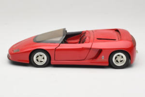 Pininfarina Mythos Roșu Revell 1:18 8806 Metal - imaginea 4 din 8