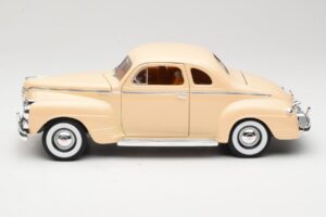Plymouth Coupe Bej Road Signature 1:18 92398 Metal - imaginea 4 din 8