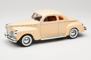 Plymouth Coupe Bej Road Signature 1:18 92398 Metal