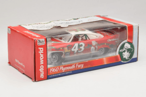 Plymouth Fury #43 R. Petty NASCAR 1960 Auto World 1:24 AW24003/06 Metal - imaginea 2 din 3