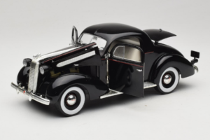 Pontiac Deluxe Negru Signature Models 1:18 18106 Metal - imaginea 2 din 8