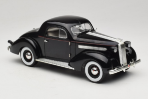Pontiac Deluxe Negru Signature Models 1:18 18106 Metal - imaginea 6 din 8