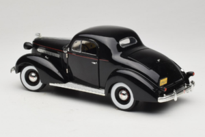 Pontiac Deluxe Negru Signature Models 1:18 18106 Metal - imaginea 7 din 8