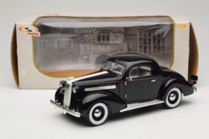 Pontiac Deluxe Negru Signature Models 1:18 18106 Metal - imaginea 8 din 8