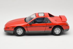 Pontiac Fiero GT Roșu Road Signature 1:18 92588 Metal - imaginea 4 din 8