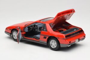 Pontiac Fiero GT Roșu Road Signature 1:18 92588 Metal - imaginea 5 din 8