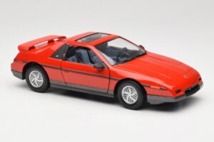 Pontiac Fiero GT Roșu Road Signature 1:18 92588 Metal - imaginea 6 din 8