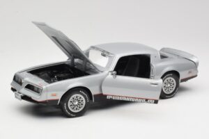 Pontiac Firebird Formula Argintiu ERTL 1:18 33514 Metal - imaginea 2 din 8
