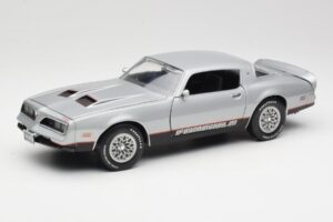 Pontiac Firebird Formula Argintiu ERTL 1:18 33514 Metal