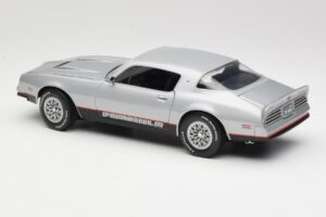 Pontiac Firebird Formula Argintiu ERTL 1:18 33514 Metal - imaginea 7 din 8