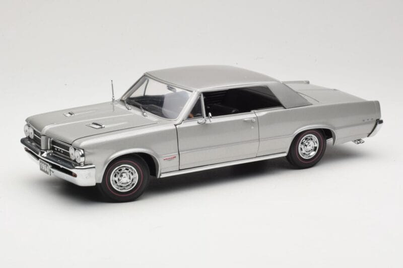 Pontiac GTO Argintiu Sun Star 1:18 1821 Metal