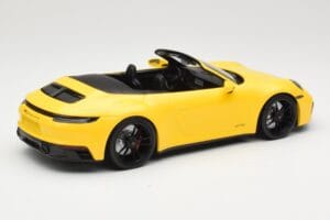 Porsche 911 992 Carrera 4 GTS Cabriolet Galben Minichamps 1:18 155063030 Metal - imaginea 2 din 6