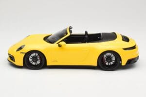 Porsche 911 992 Carrera 4 GTS Cabriolet Galben Minichamps 1:18 155063030 Metal - imaginea 3 din 6