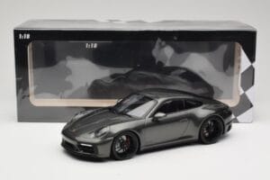 Porsche 911 992 Carrera 4 GTS Green Metallic Minichamps 1:18 155063101 Metal - imaginea 6 din 6