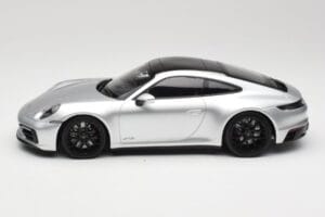 Porsche 911 992 Carrera 4 GTS Argintiu Minichamps 1:18 155063104 Metal - imaginea 3 din 6