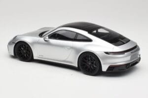 Porsche 911 992 Carrera 4 GTS Argintiu Minichamps 1:18 155063104 Metal - imaginea 5 din 6