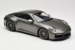 Porsche 911 992 Carrera 4S Aventurine Green Metallic Minichamps 1:18 155067328 Metal - imaginea 2 din 6