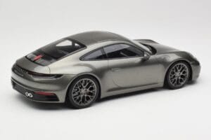 Porsche 911 992 Carrera 4S Aventurine Green Metallic Minichamps 1:18 155067328 Metal - imaginea 3 din 6