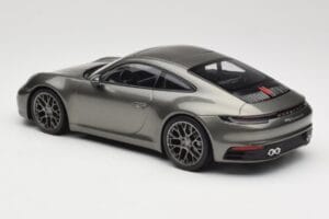Porsche 911 992 Carrera 4S Aventurine Green Metallic Minichamps 1:18 155067328 Metal - imaginea 4 din 6