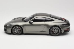 Porsche 911 992 Carrera 4S Aventurine Green Metallic Minichamps 1:18 155067328 Metal - imaginea 5 din 6