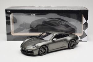 Porsche 911 992 Carrera 4S Aventurine Green Metallic Minichamps 1:18 155067328 Metal - imaginea 6 din 6