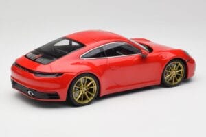 Porsche 911 992 Carrera 4S Guards Roșu & Roți Aurii Minichamps 1:18 153067328 Metal - imaginea 2 din 6