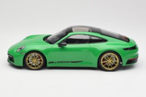 Porsche 911 992 Carrera 4S Python Green Minichamps 1:18 155067325 Metal - imaginea 3 din 6