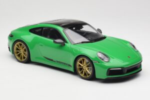 Porsche 911 992 Carrera 4S Python Green Minichamps 1:18 155067325 Metal - imaginea 4 din 6